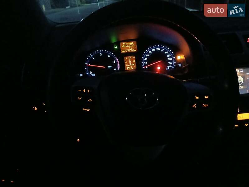 Універсал Toyota Avensis 2012 в Мукачевому