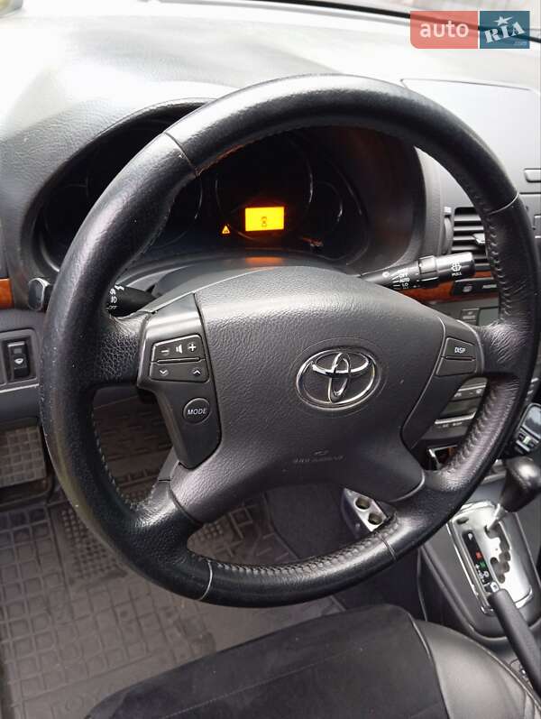 Седан Toyota Avensis 2007 в Вышгороде