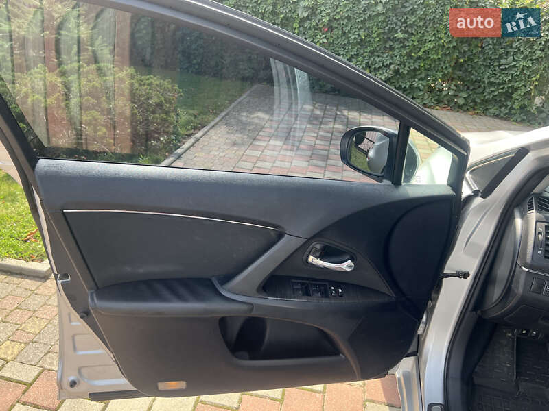 Универсал Toyota Avensis 2010 в Стрые