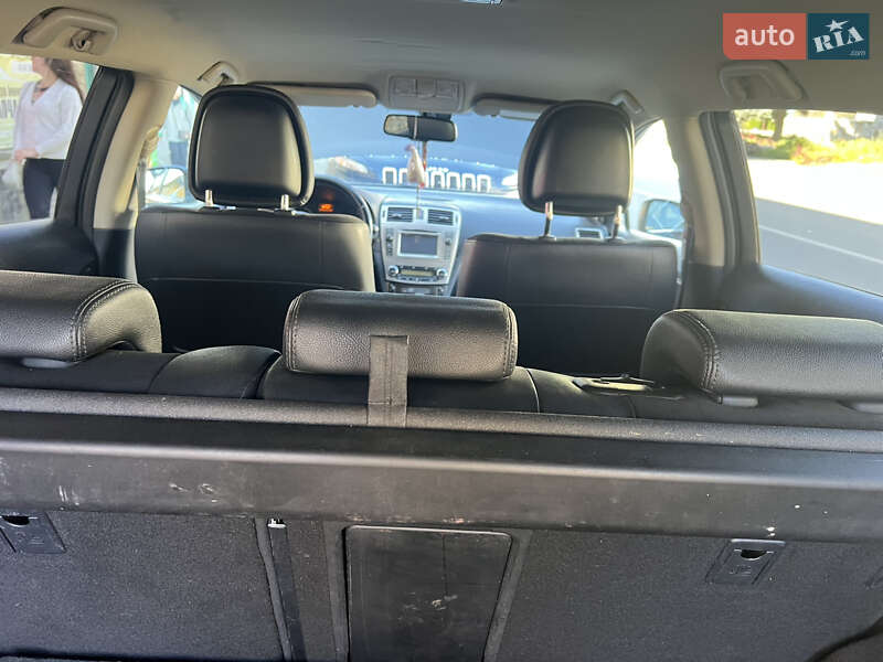 Универсал Toyota Avensis 2012 в Львове