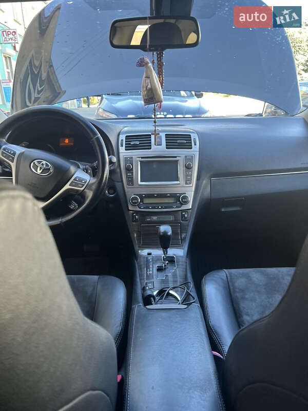 Универсал Toyota Avensis 2012 в Львове