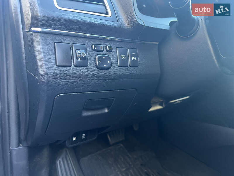 Универсал Toyota Avensis 2012 в Львове