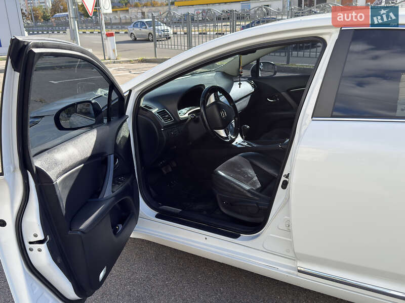 Седан Toyota Avensis 2012 в Харкові