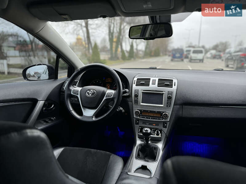 Седан Toyota Avensis 2013 в Коломые