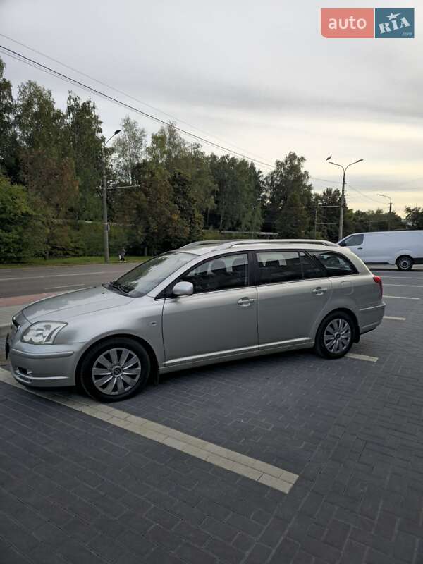 Универсал Toyota Avensis 2005 в Нововолынске