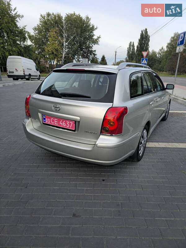 Универсал Toyota Avensis 2005 в Нововолынске