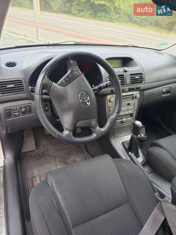 Универсал Toyota Avensis 2005 в Нововолынске