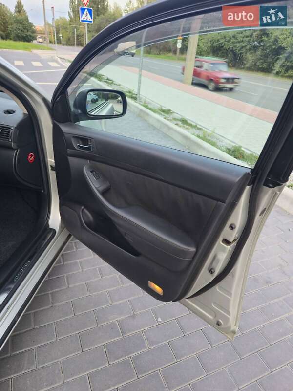 Универсал Toyota Avensis 2005 в Нововолынске