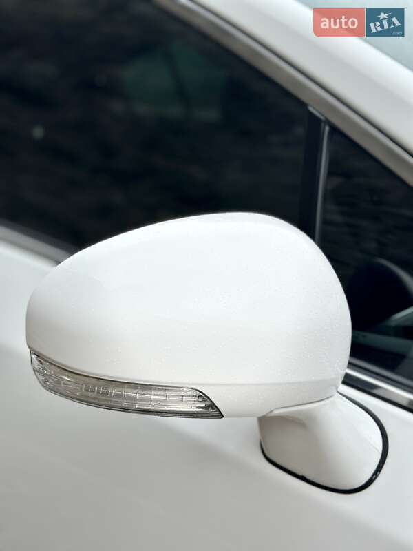 Седан Toyota Avensis 2013 в Каменец-Подольском