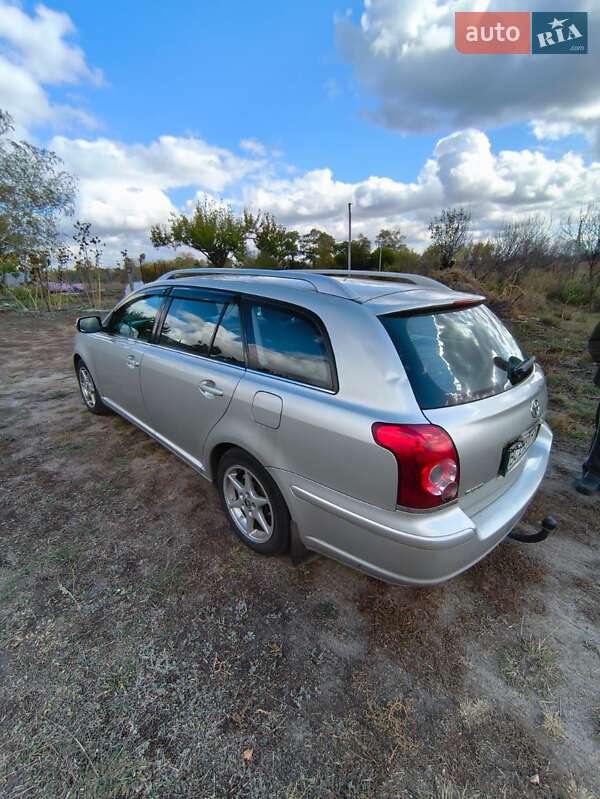 Універсал Toyota Avensis 2006 в Нових Санжарах