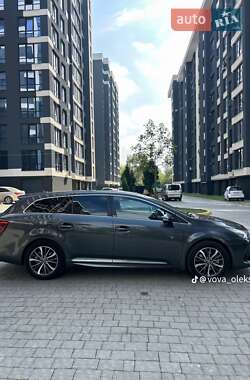 Універсал Toyota Avensis 2016 в Івано-Франківську