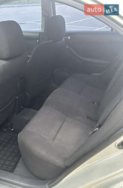 Седан Toyota Avensis 2005 в 