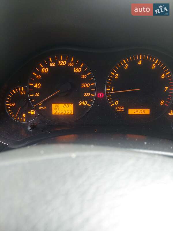 Седан Toyota Avensis 2003 в Львове