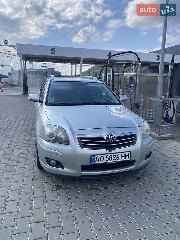 Універсал Toyota Avensis 2007 в Ужгороді