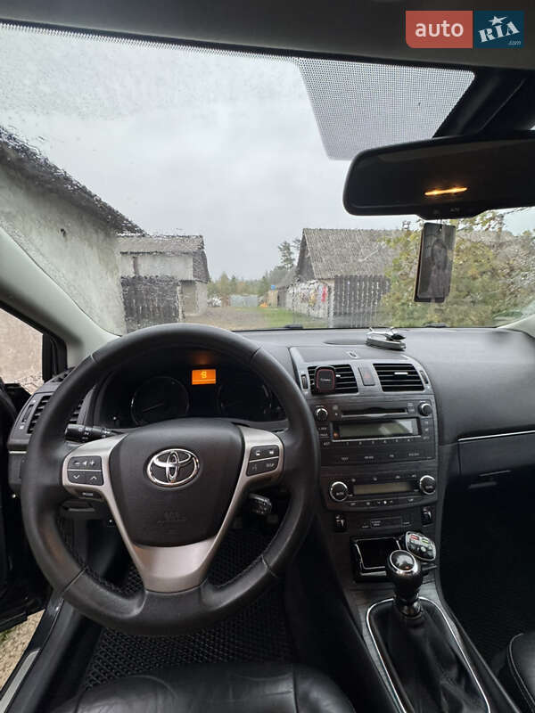 Универсал Toyota Avensis 2010 в Сарнах