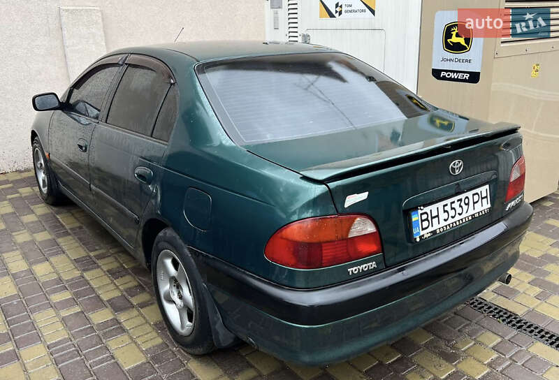 Седан Toyota Avensis 1998 в Одессе
