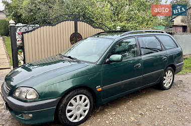 Универсал Toyota Avensis 2000 в 