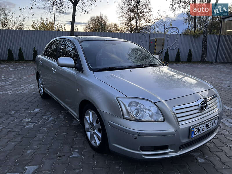 Лифтбек Toyota Avensis 2005 в Костополе