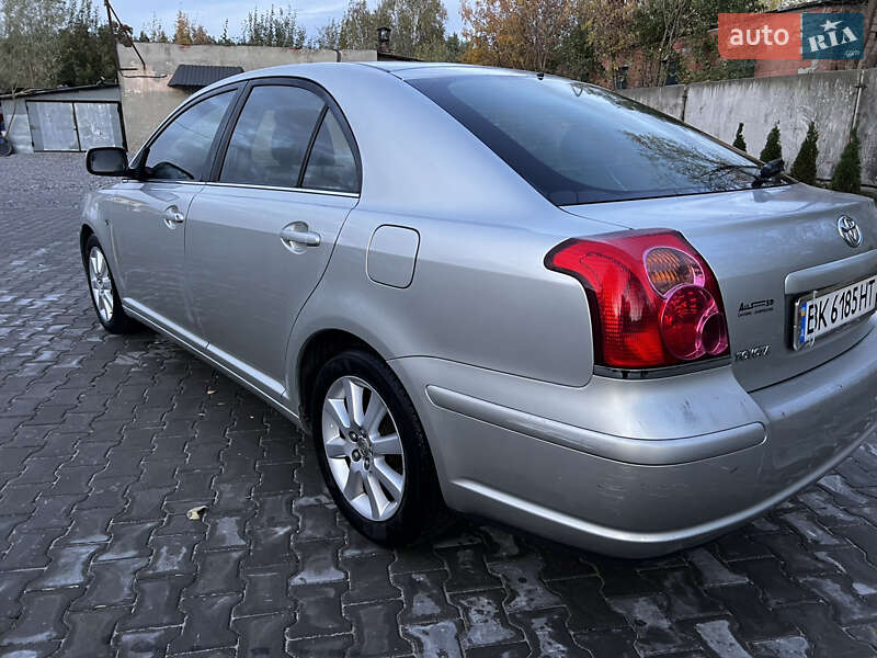 Лифтбек Toyota Avensis 2005 в Костополе