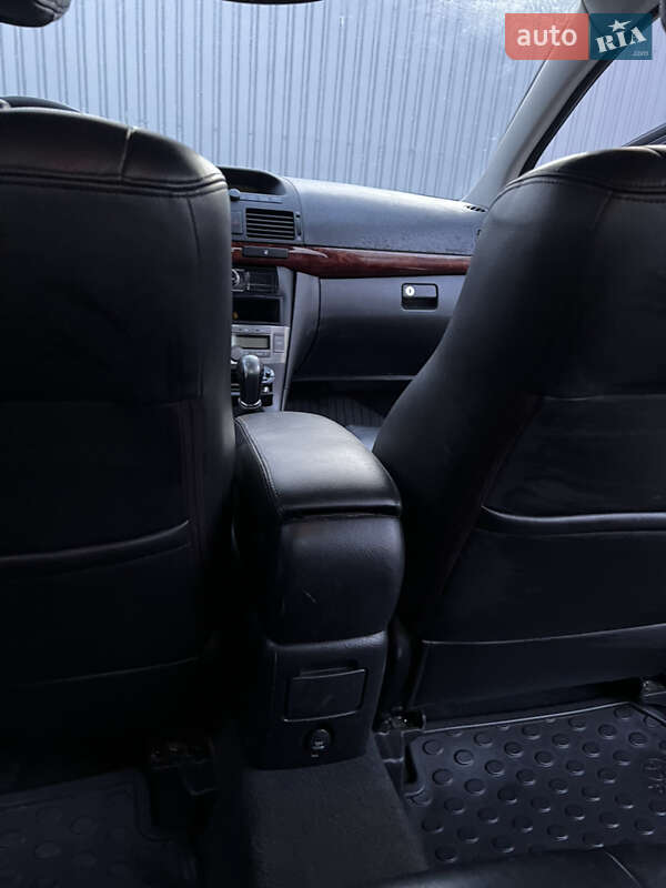 Лифтбек Toyota Avensis 2005 в Костополе