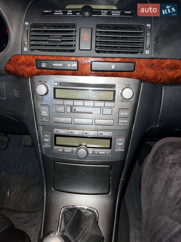 Лифтбек Toyota Avensis 2005 в Костополе