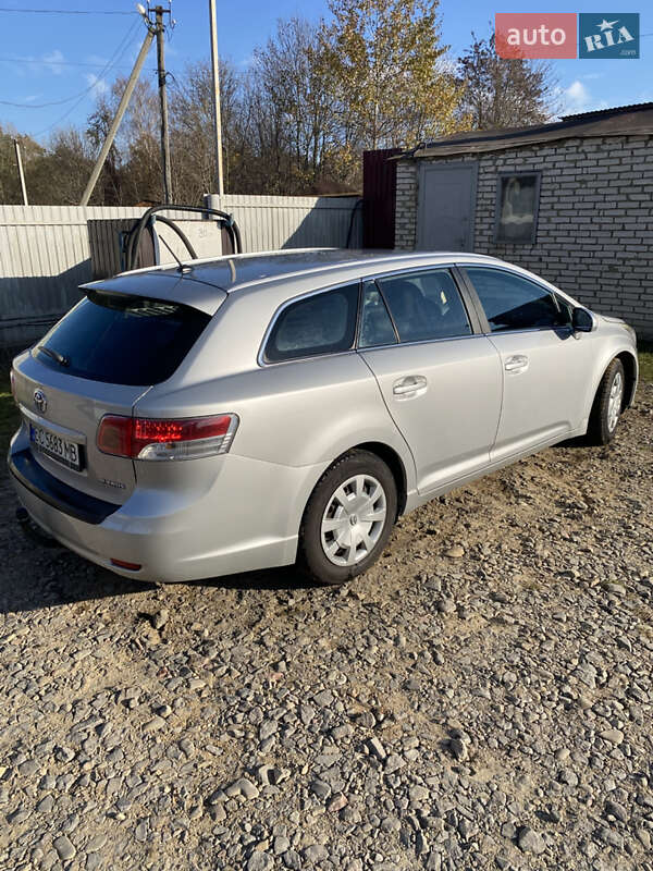 Универсал Toyota Avensis 2011 в Новояворовске