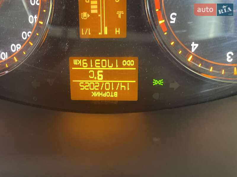 Универсал Toyota Avensis 2011 в Обарове