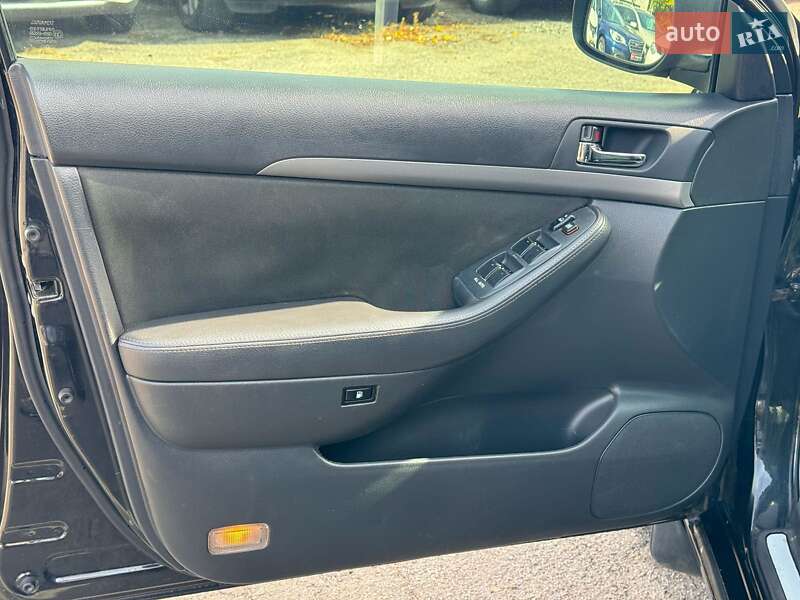 Седан Toyota Avensis 2007 в Виннице