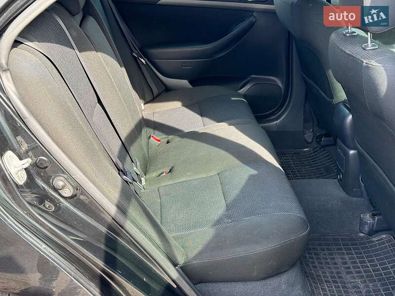 Седан Toyota Avensis 2007 в Виннице