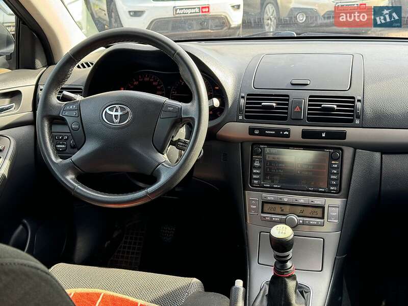 Седан Toyota Avensis 2007 в Виннице