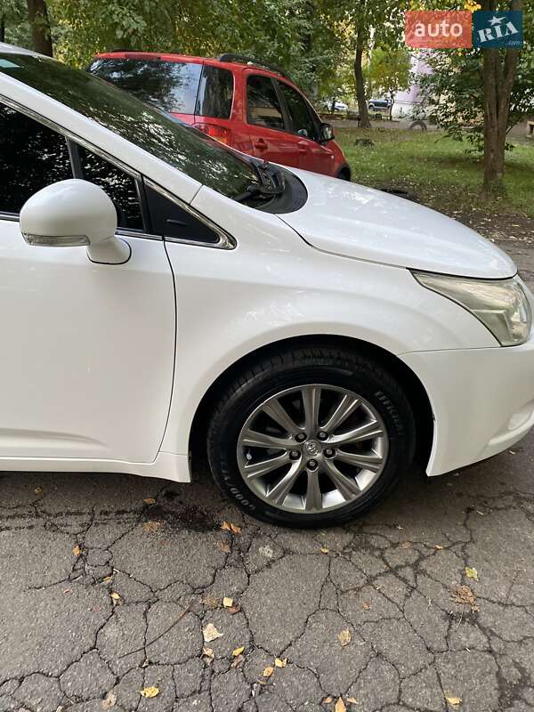 Седан Toyota Avensis 2011 в Киеве