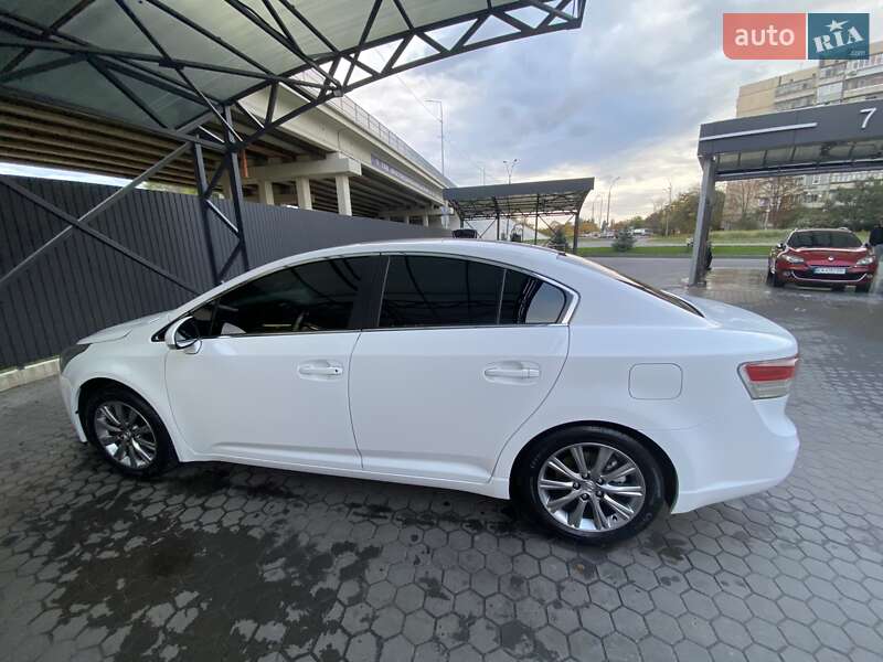 Седан Toyota Avensis 2011 в Киеве