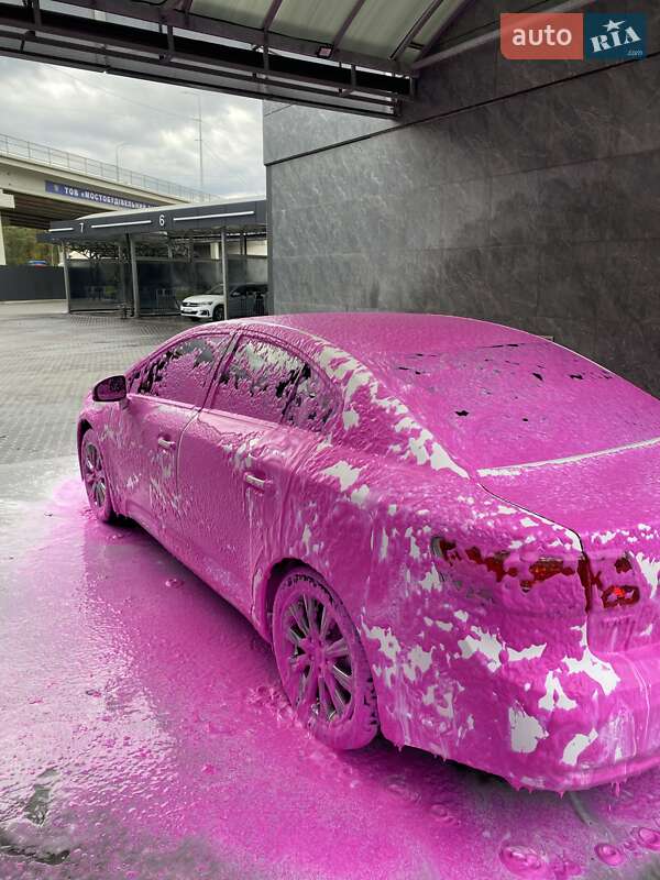 Седан Toyota Avensis 2011 в Киеве