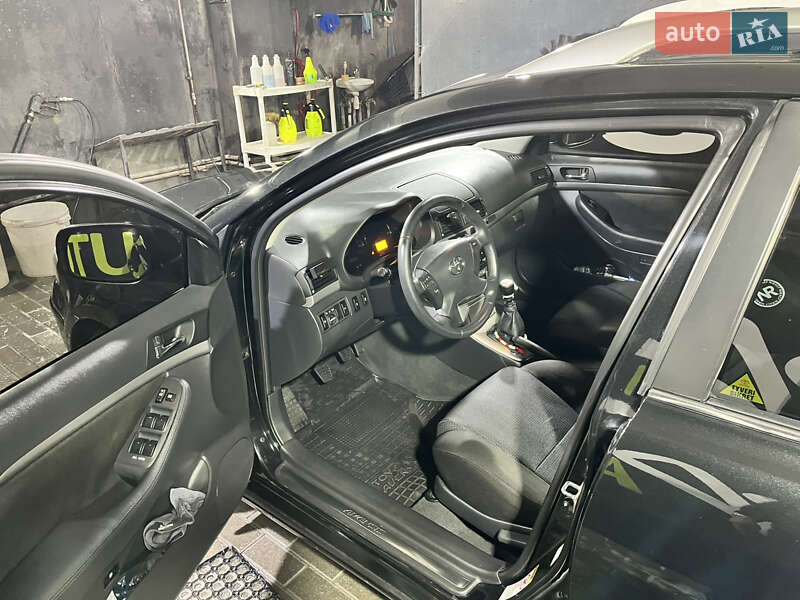 Універсал Toyota Avensis 2008 в Львові