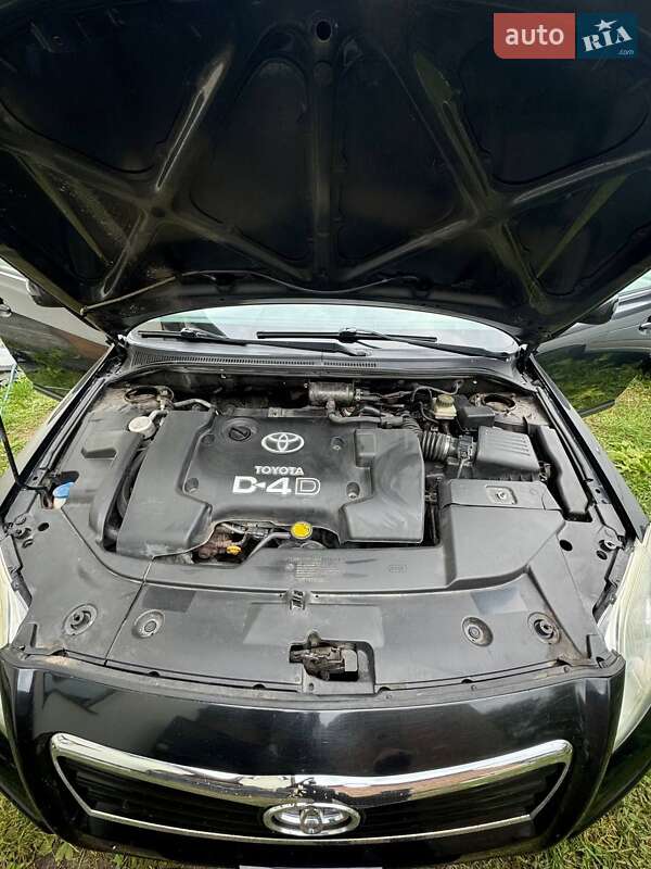 Універсал Toyota Avensis 2004 в Шептицькому