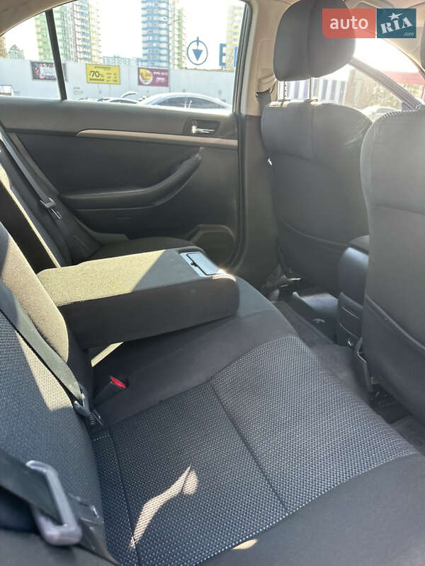 Седан Toyota Avensis 2007 в Одесі