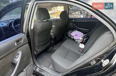 Седан Toyota Avensis 2003 в 