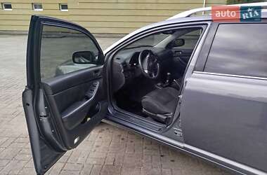 Универсал Toyota Avensis 2003 в  фото 13 Универсал Toyota Avensis 2003 в
