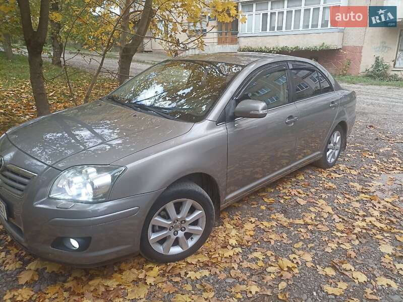 Седан Toyota Avensis 2006 в Чернівцях