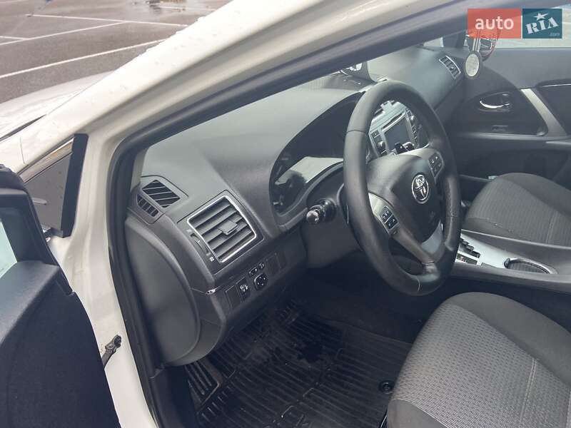 Седан Toyota Avensis 2012 в Житомирі