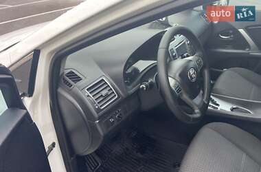 Седан Toyota Avensis 2012 в 