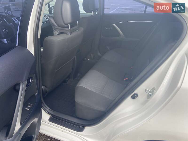 Седан Toyota Avensis 2012 в Житомирі