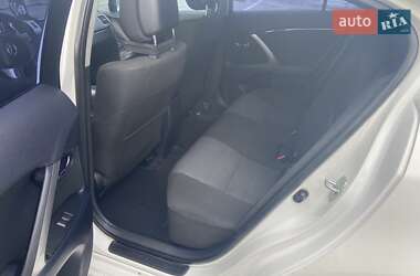 Седан Toyota Avensis 2012 в 