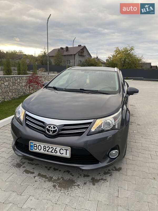 Універсал Toyota Avensis 2011 в Тернополі
