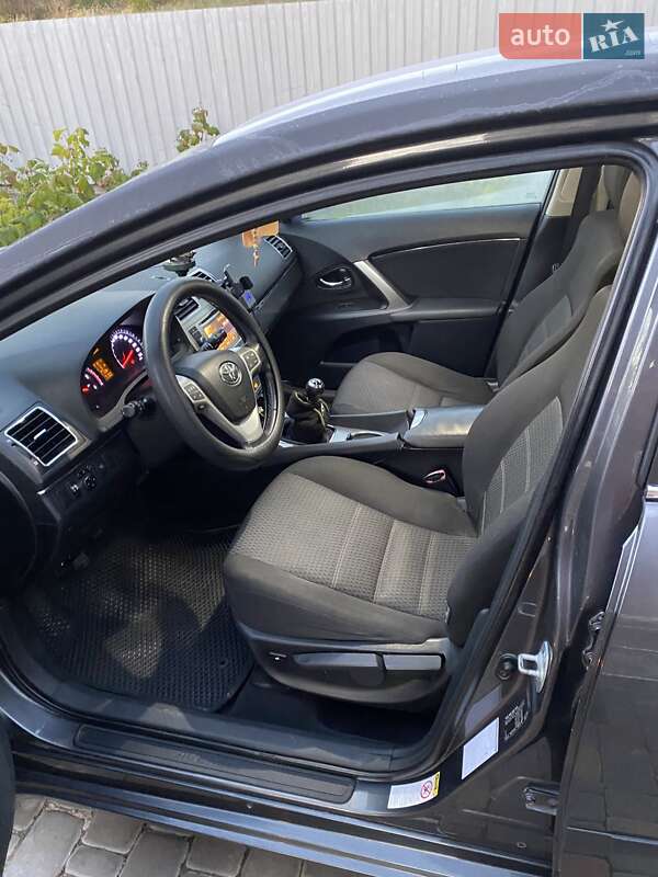 Універсал Toyota Avensis 2011 в Тернополі
