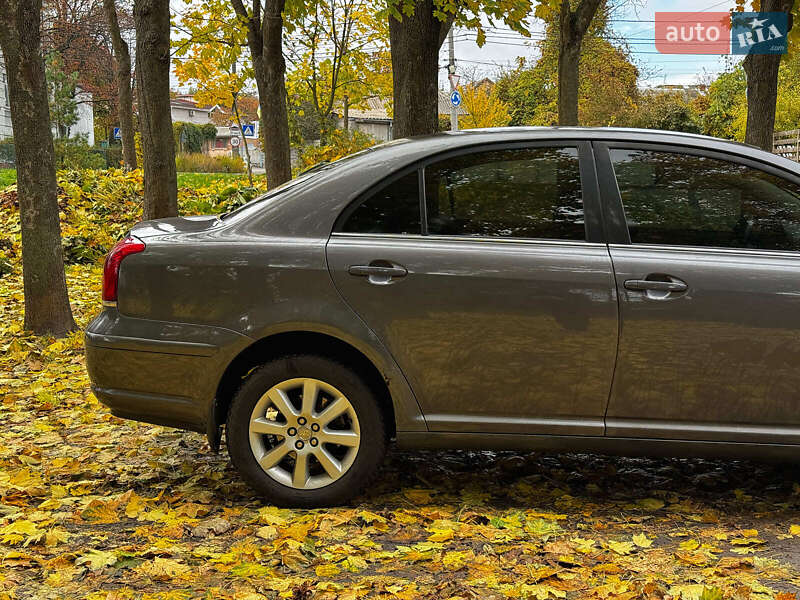 Седан Toyota Avensis 2008 в Киеве