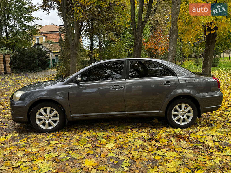 Седан Toyota Avensis 2008 в Киеве
