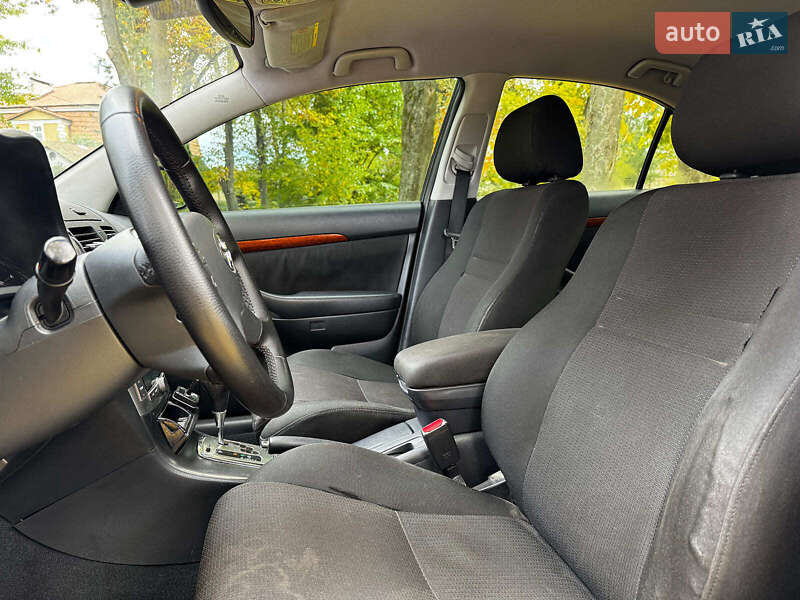 Седан Toyota Avensis 2008 в Киеве