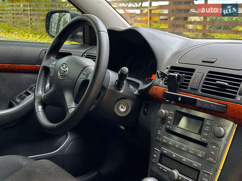 Седан Toyota Avensis 2008 в Киеве