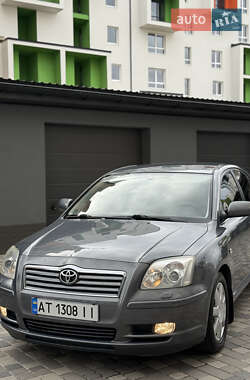 Ліфтбек Toyota Avensis 2004 в Івано-Франківську